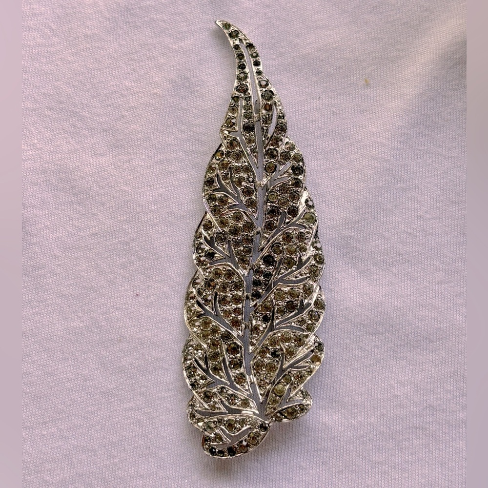 Large Vintage Art Deco Leaf Rhinestone Brooch